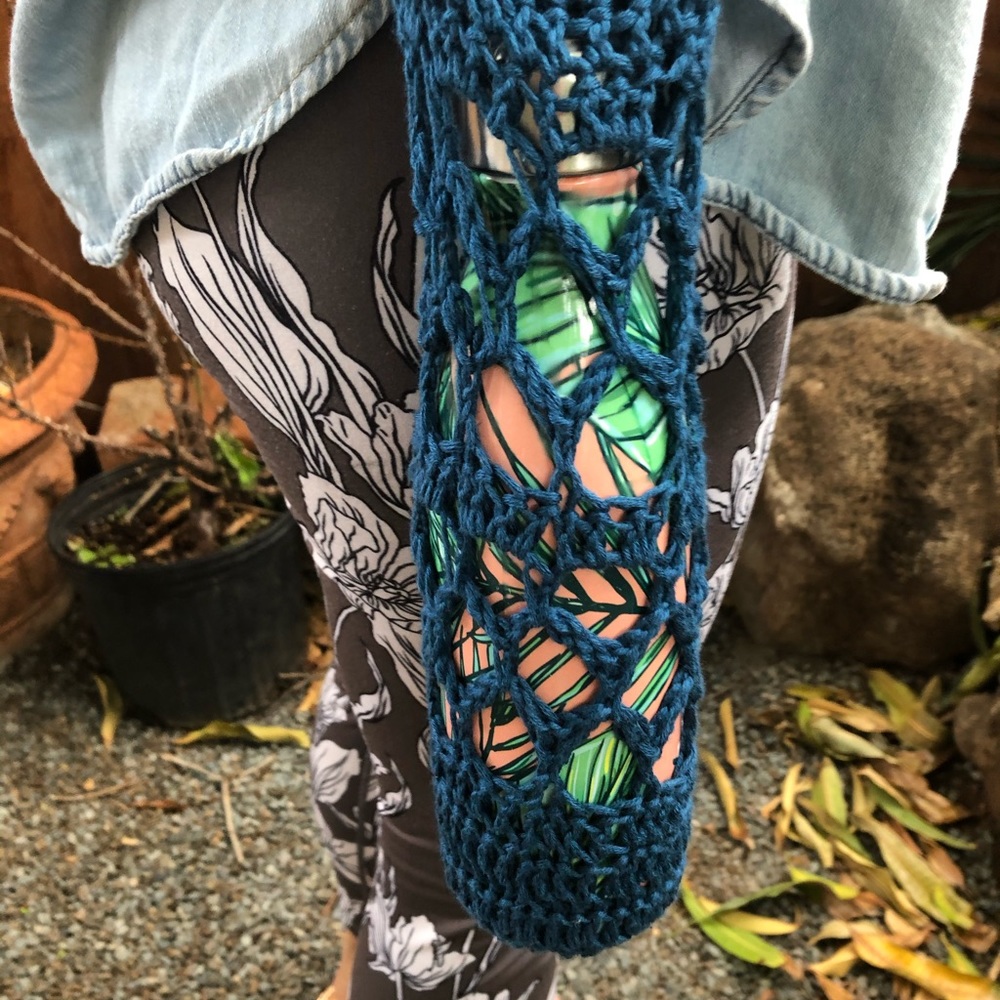 Crossbody water bottle holder / sling - Picture 4 of 4
